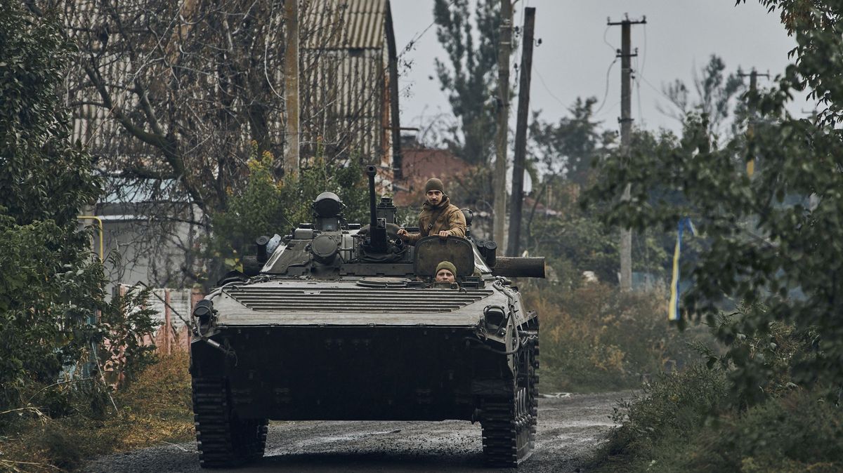 Proč se tak daří ukrajinské ofenzivě? Klam, výzbroj, generál